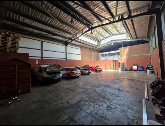 407M² WAREHOUSE TO LET IN JET PARK
